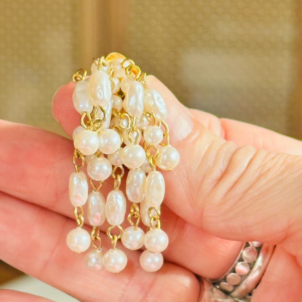 Elegant Pearl Earrings and Necklace Set - Picture 4 of 6
